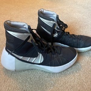 Nike hyperdunk basketball shoes- amazing condition